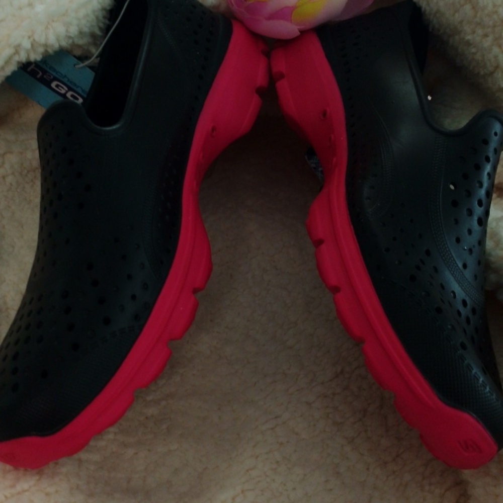 Skechers H2GO Black with Pink Soles - Picture 2 of 5